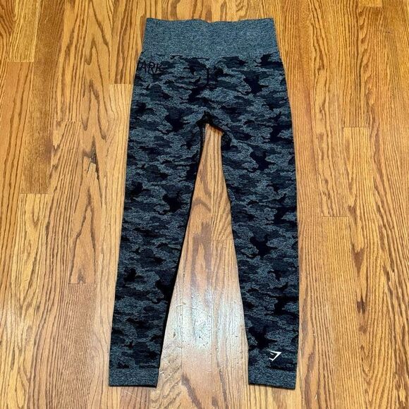 Gymshark Black/Gray Camouflage Capri Leggings. Small. - Picture 6 of 6